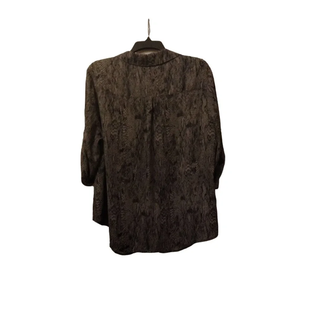 Torrid black gray snake skin pattern button up V neck blouse size large - Picture 5 of 8